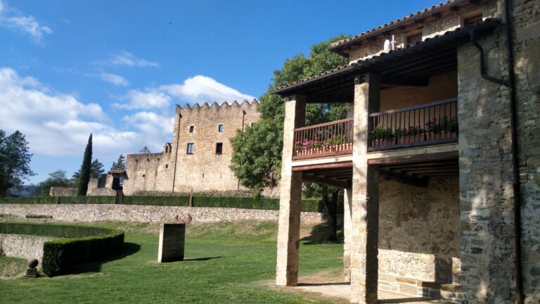 x Castell de Montesquiu