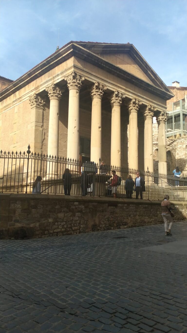 x Vic temple romà